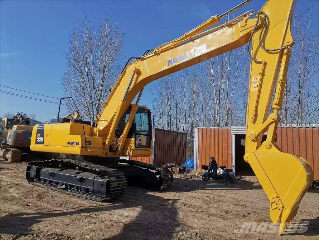 Komatsu PC 220-8 حفارات زحافة