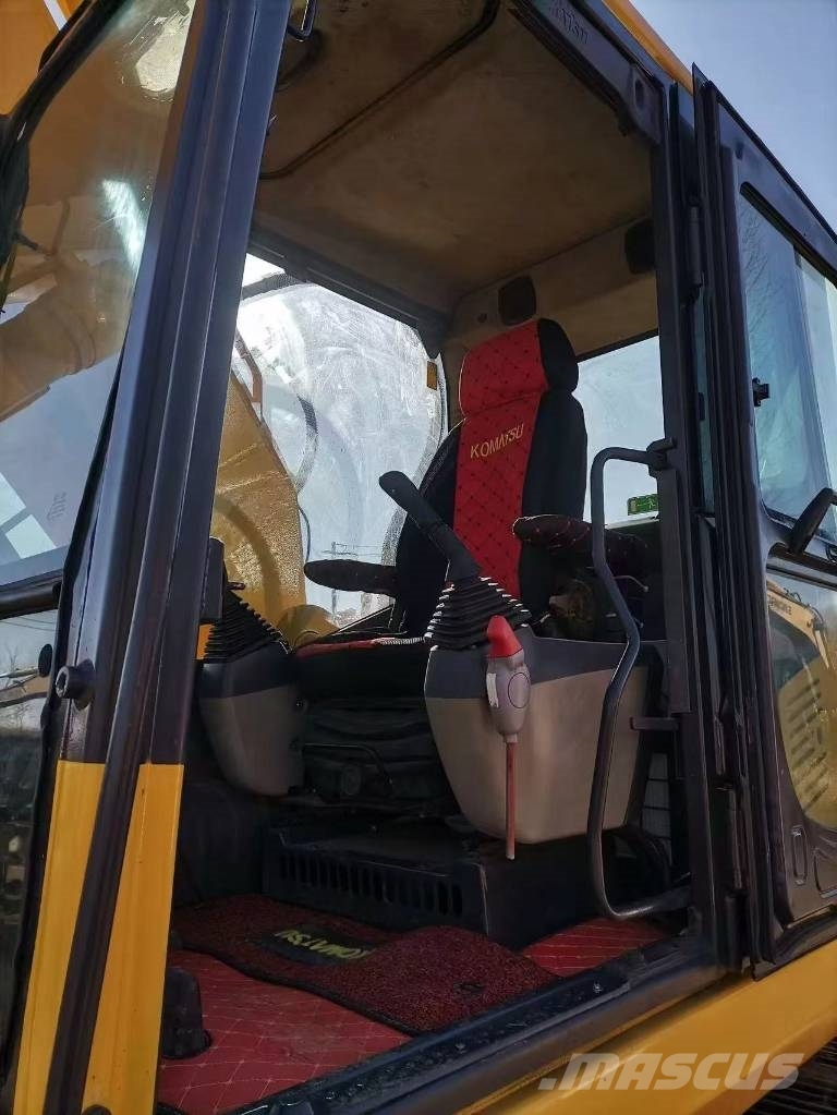 Komatsu PC 220-8 حفارات زحافة
