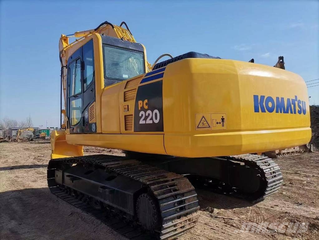 Komatsu PC 220-8 حفارات زحافة