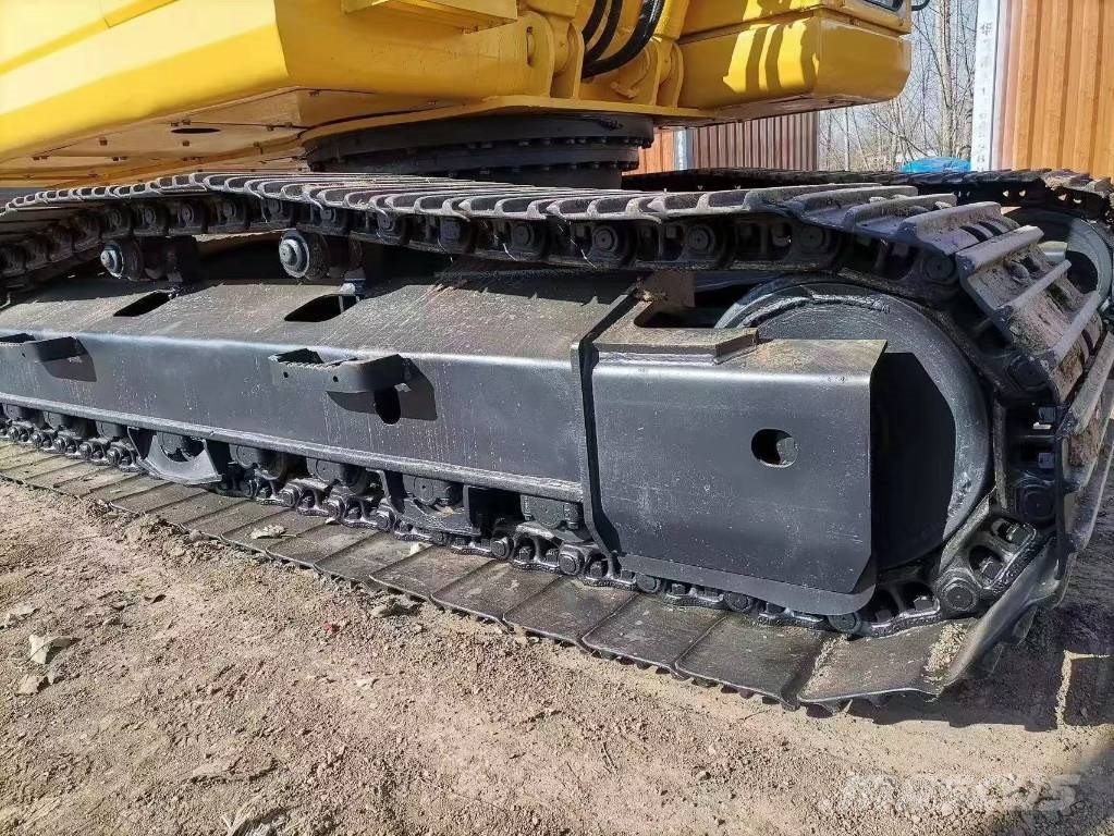 Komatsu PC 220-8 حفارات زحافة