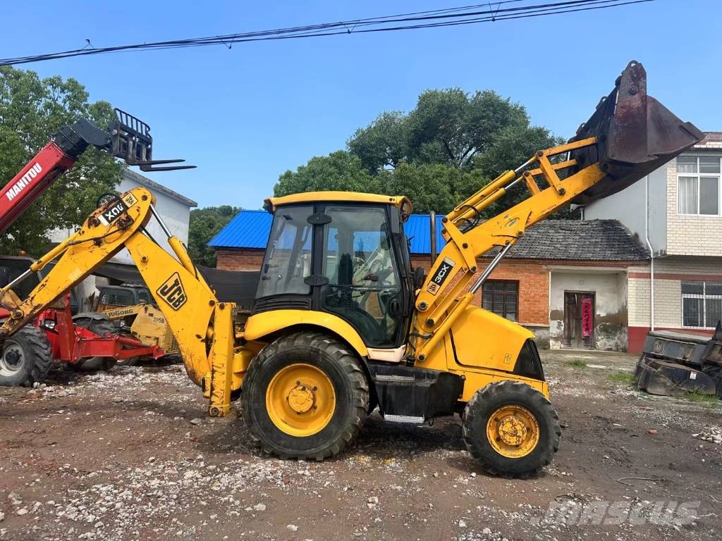 JCB 3cx with Powerful Engine in Stock Retrocargadoras