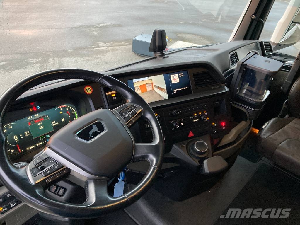 MAN TGX 26.510 6X2-4 LL CH Van Body Trucks