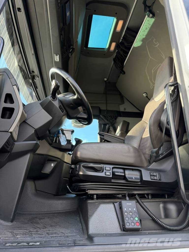 MAN TGX 26.510 6X2-4 LL CH Van Body Trucks
