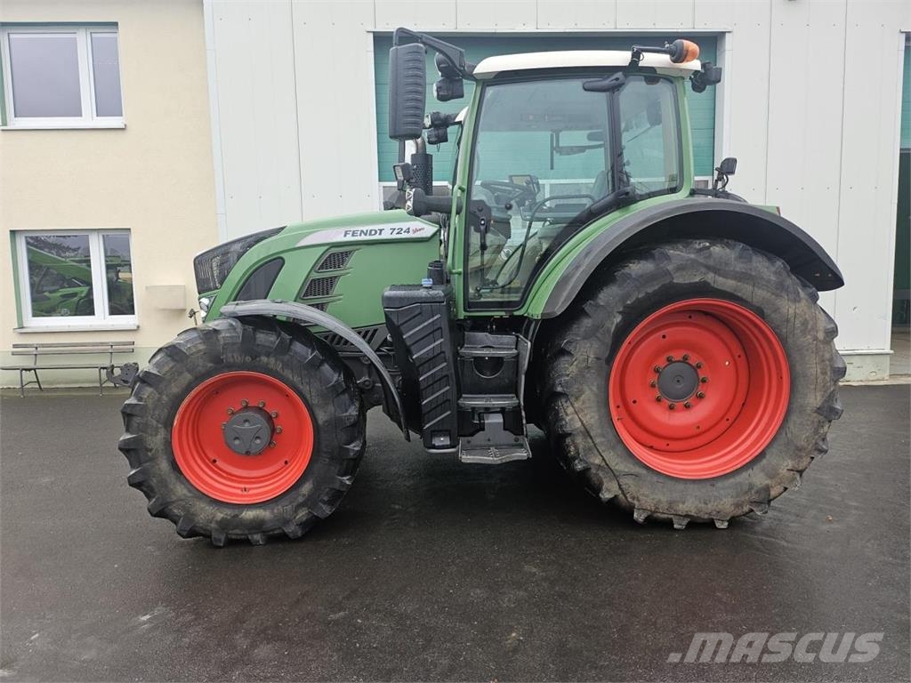 Fendt 724 Vario Трактори