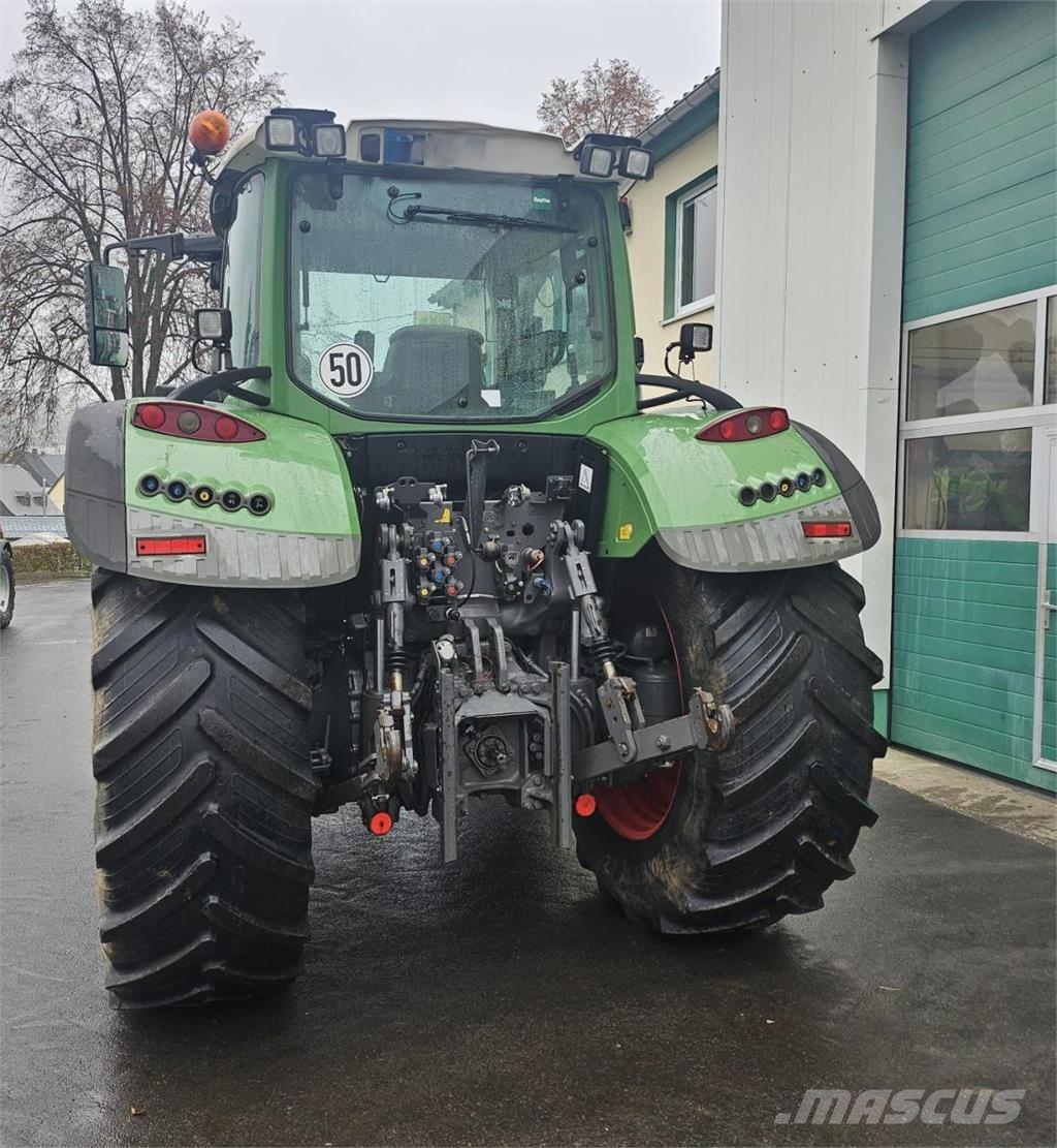 Fendt 724 Vario Трактори