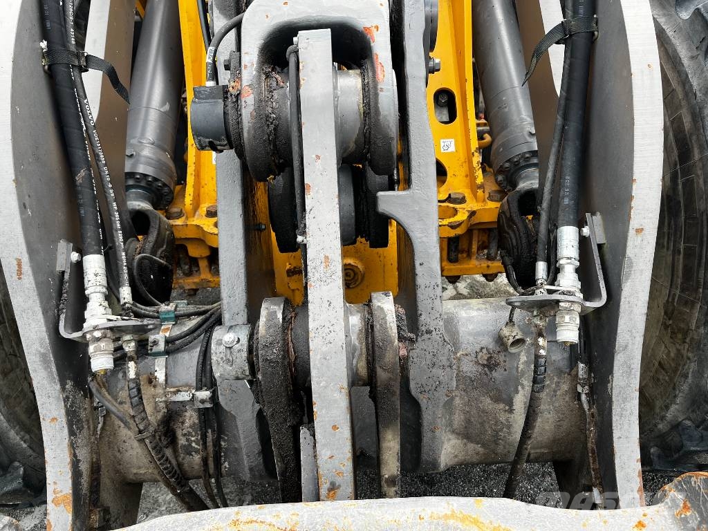 Volvo L 90 H لوادر بعجل