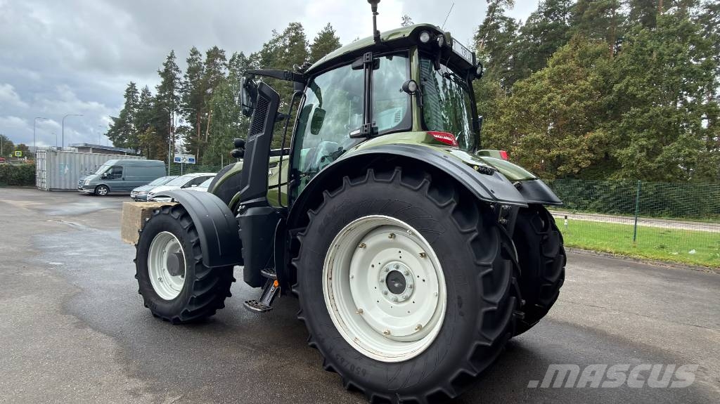 Valtra T 235 Versu Traktoren