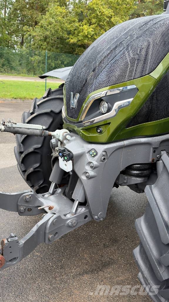 Valtra T 235 Versu Traktoren