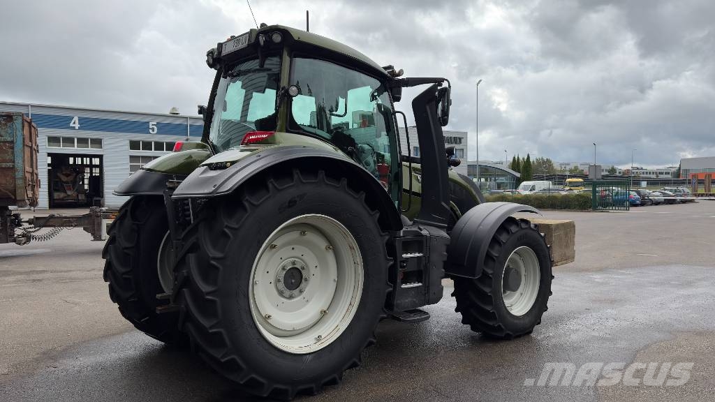 Valtra T 235 Versu Traktoren