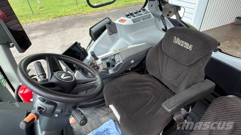 Valtra T 235 Versu Traktoren