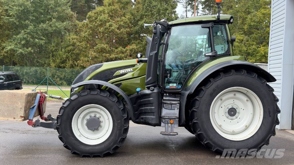 Valtra T 235 Versu Traktoren