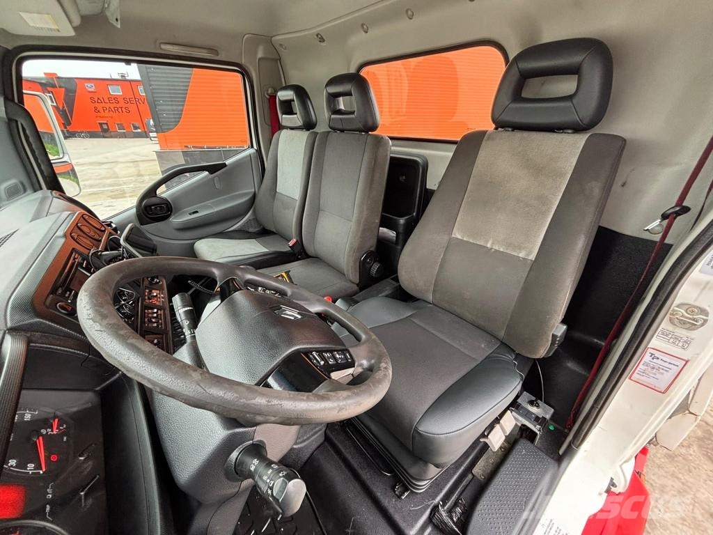 Renault D 7.5 4x2 ISOLI TRANSPORTER 2 / PLATFORM L=5520 mm Evakuatori