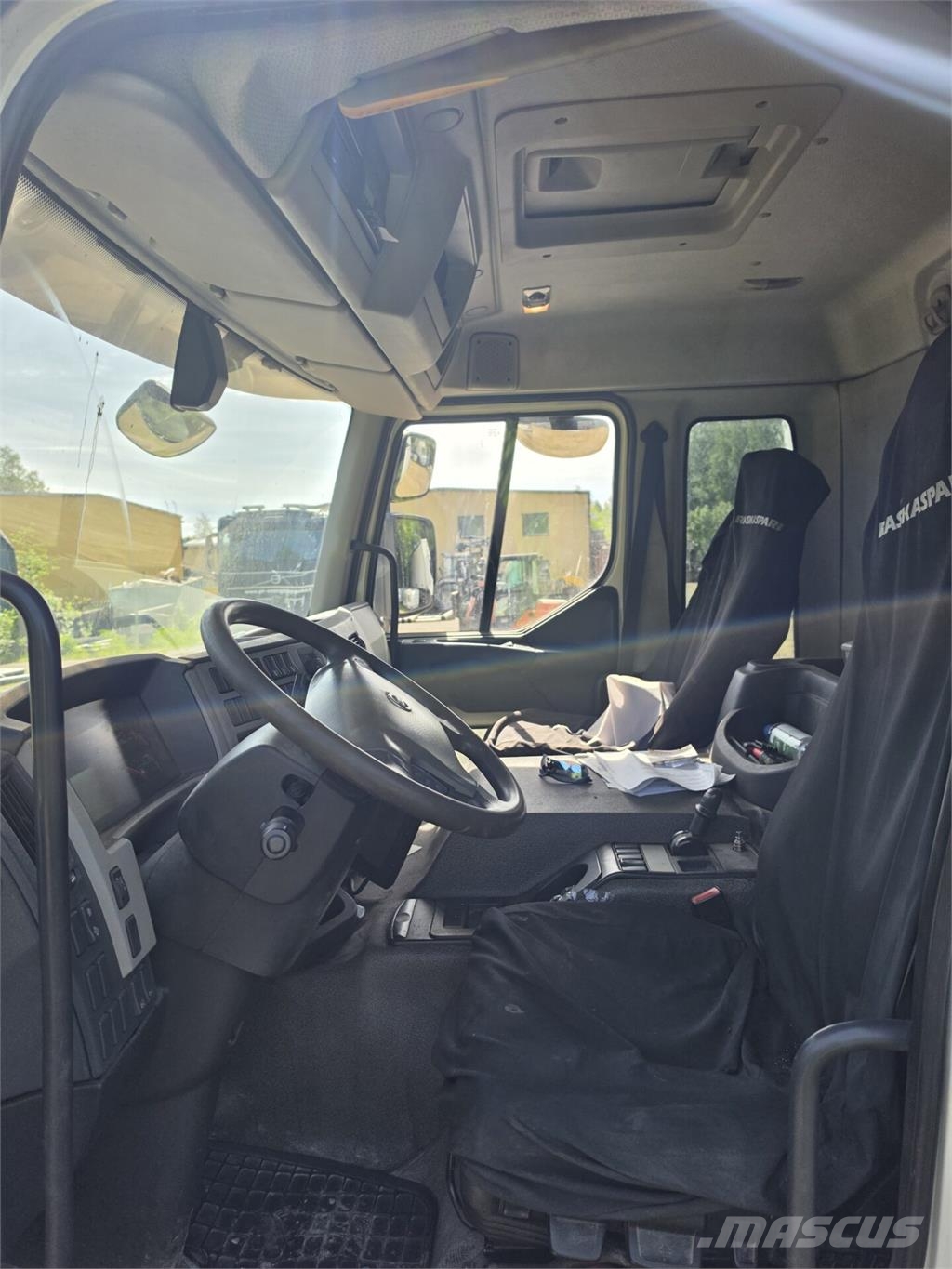 Volvo FE280 厢式货车