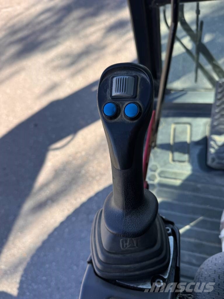 CAT M 320 F Ekskavatori uz riteņiem