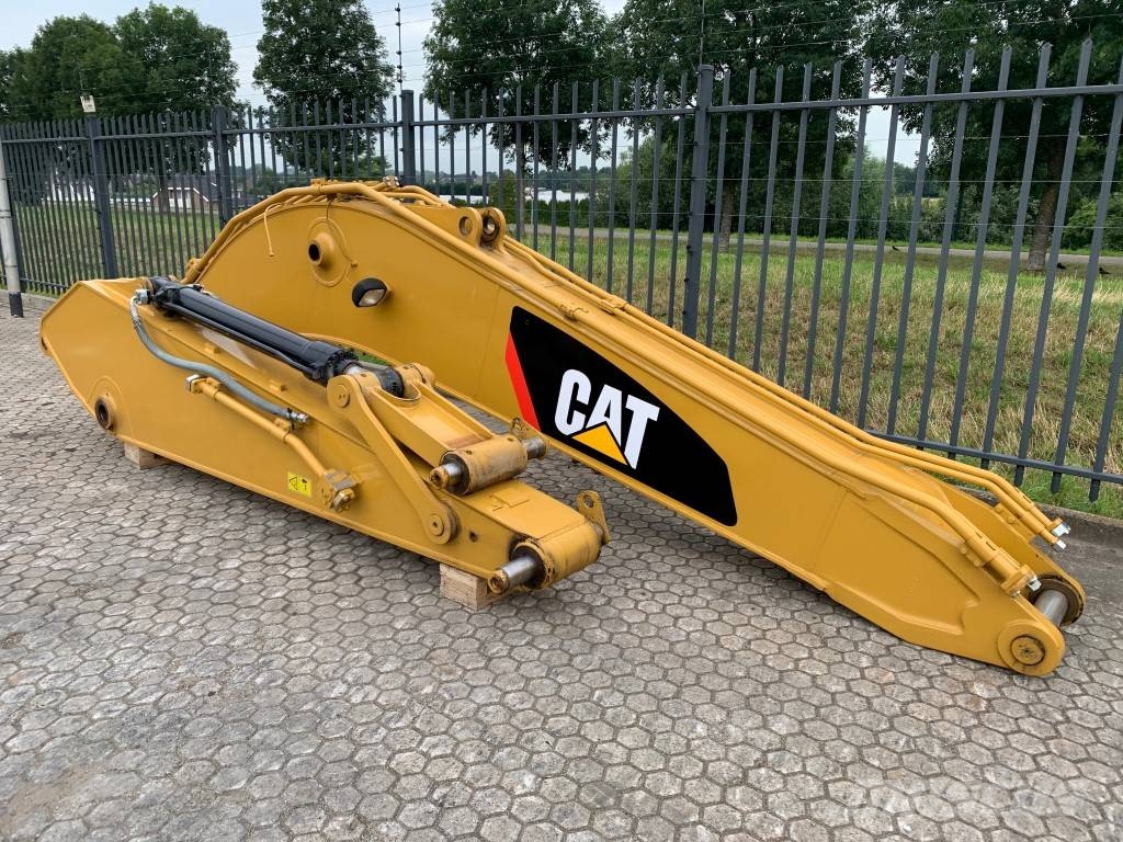 CAT 320 | 323 standard boom and stick Траншейні екскаватори
