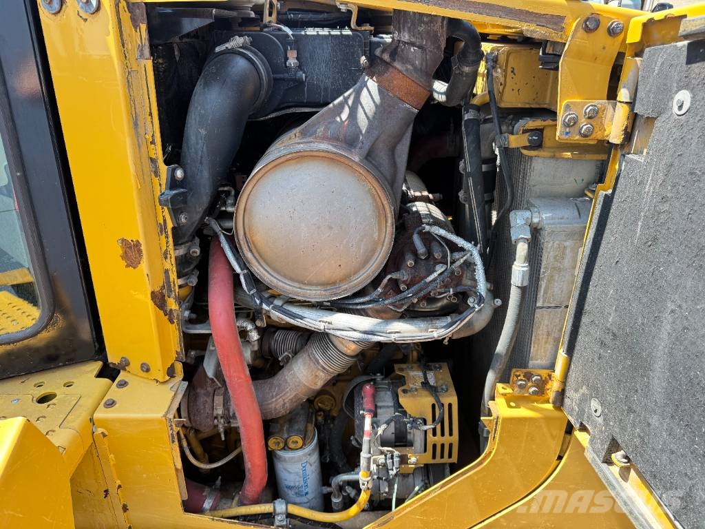 CAT D6T LGP - TRIMBLE GPS SYSTEM / Auto Greasing Pásové dozéry