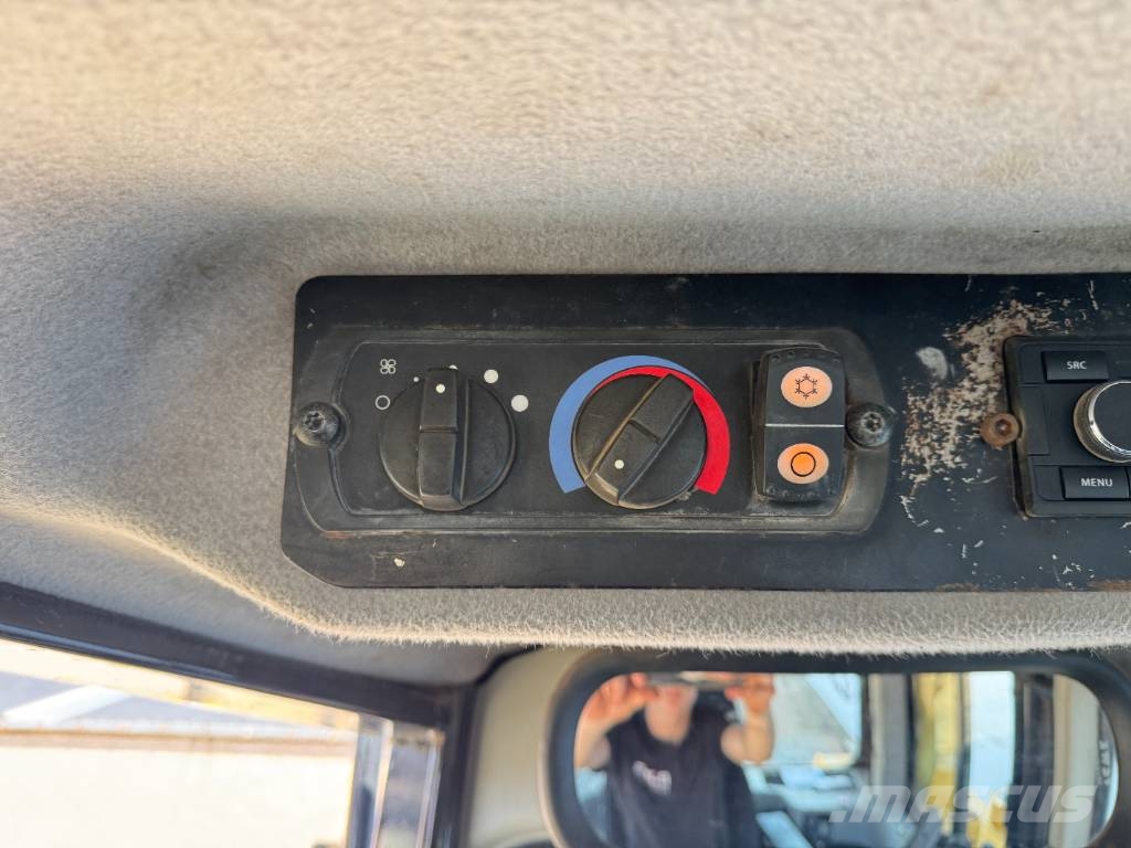 CAT D6T LGP - TRIMBLE GPS SYSTEM / Auto Greasing Pásové dozéry
