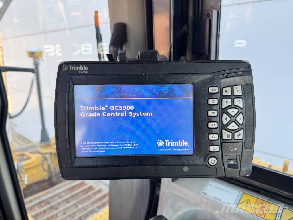 CAT D6T LGP - TRIMBLE GPS SYSTEM / Auto Greasing Pásové dozéry