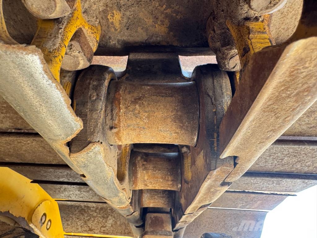 CAT D6T LGP - TRIMBLE GPS SYSTEM / Auto Greasing Pásové dozéry
