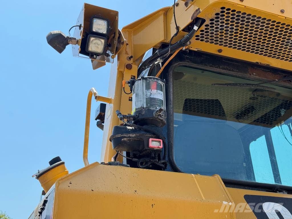 CAT D6T LGP - TRIMBLE GPS SYSTEM / Auto Greasing Pásové dozéry