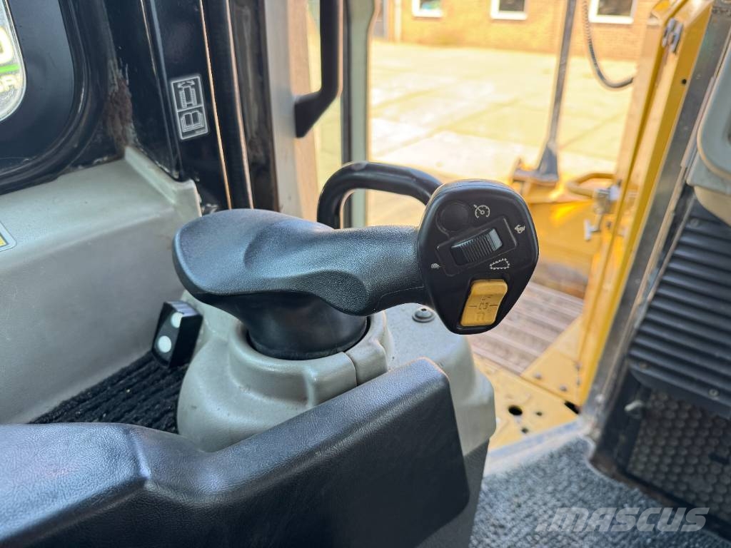 CAT D6T LGP - TRIMBLE GPS SYSTEM / Auto Greasing Pásové dozéry