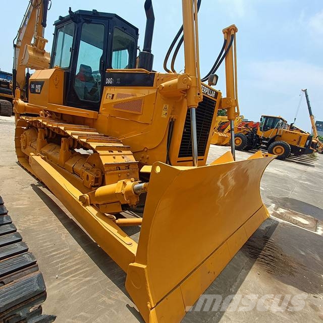 CAT D 6 G بلدوزرات مجنزرة