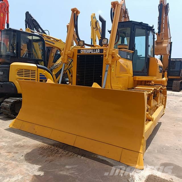CAT D 6 G بلدوزرات مجنزرة