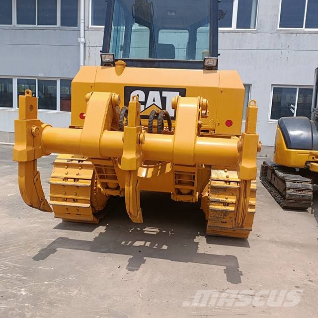 CAT D 6 G بلدوزرات مجنزرة