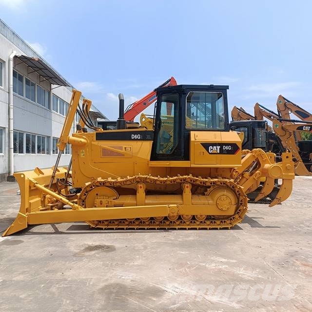 CAT D 6 G بلدوزرات مجنزرة