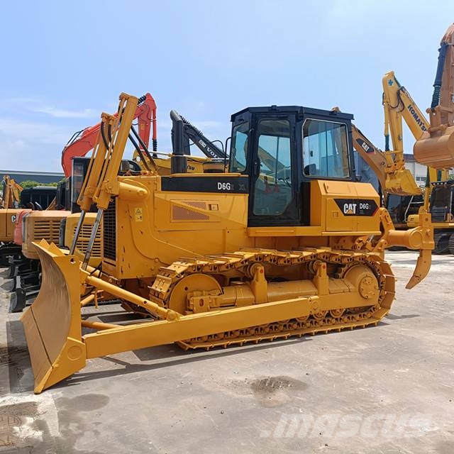 CAT D 6 G بلدوزرات مجنزرة