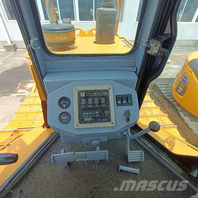 CAT D 6 G بلدوزرات مجنزرة