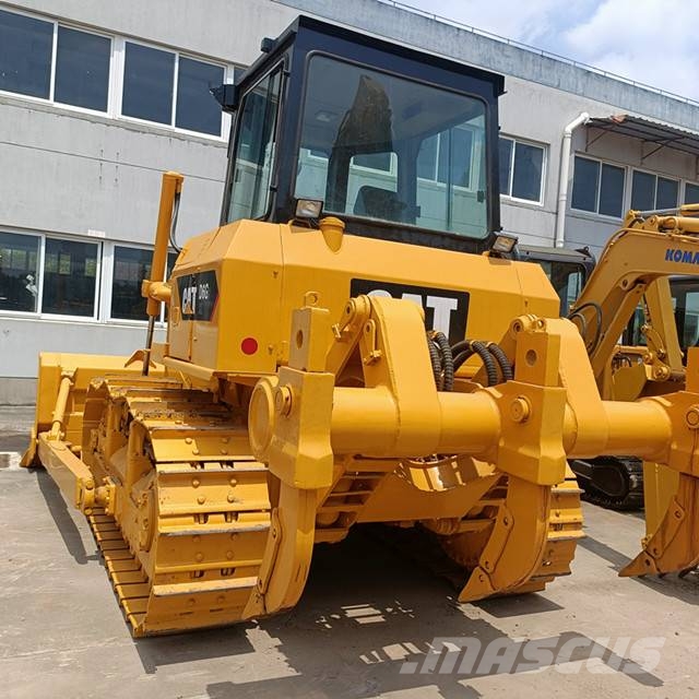 CAT D 6 G بلدوزرات مجنزرة