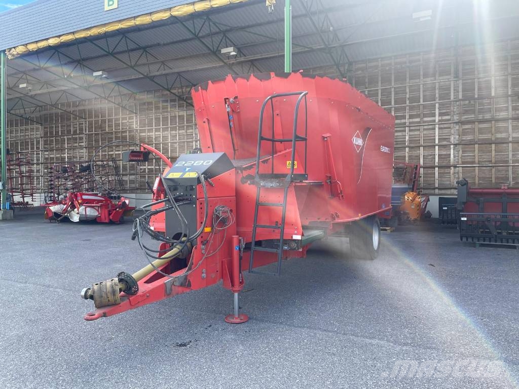 Kuhn Euromix 1 EUV280 18m3 動物進料機