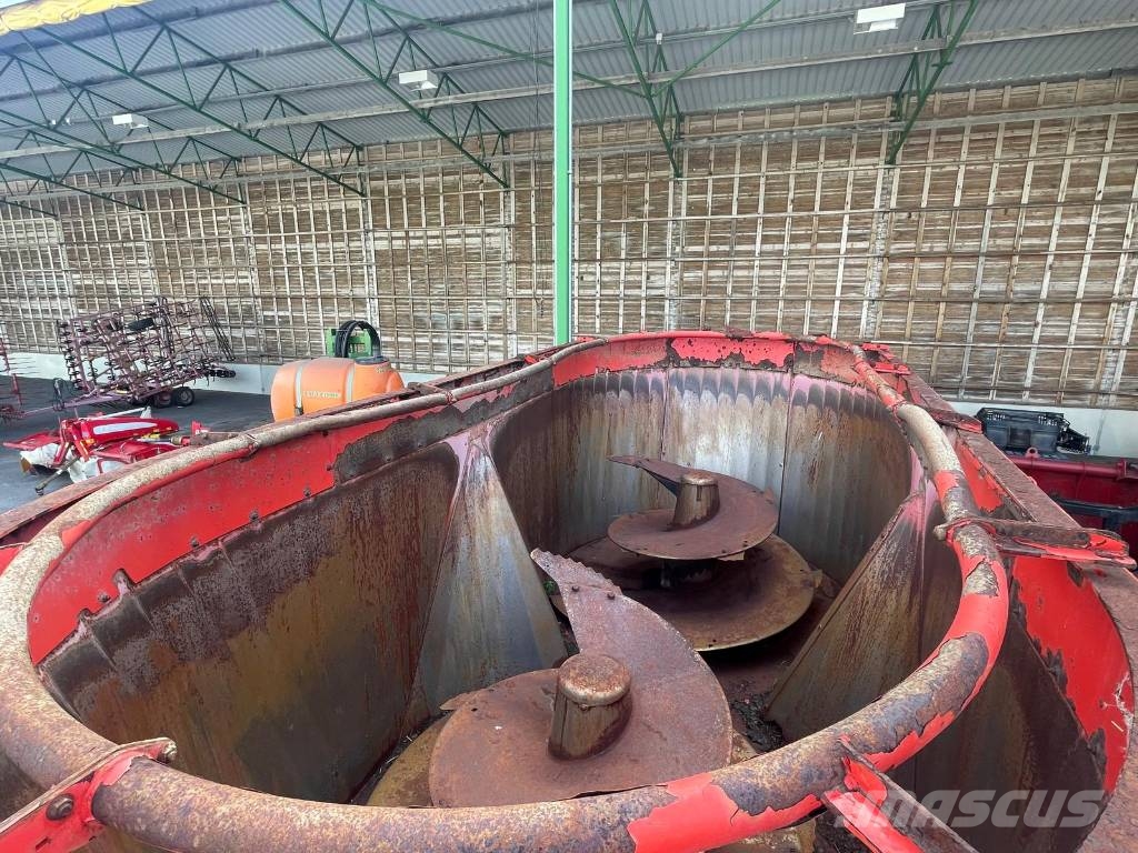 Kuhn Euromix 1 EUV280 18m3 動物進料機