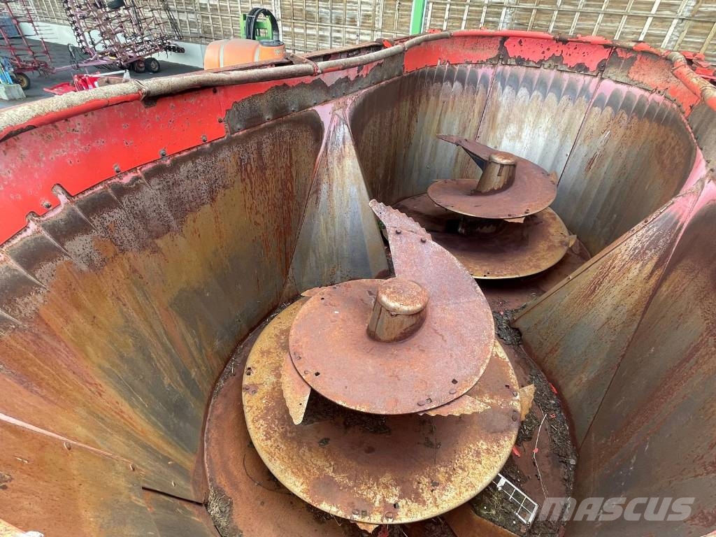 Kuhn Euromix 1 EUV280 18m3 動物進料機