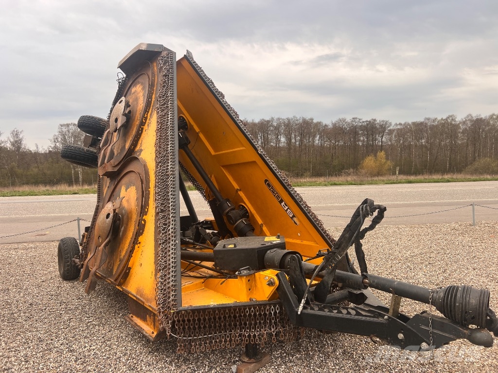McConnel SR620 جزازات وأغطية المراعي