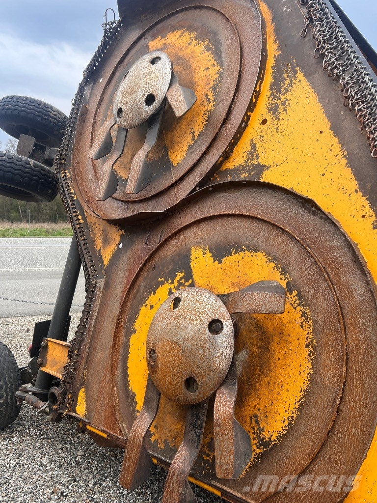 McConnel SR620 جزازات وأغطية المراعي