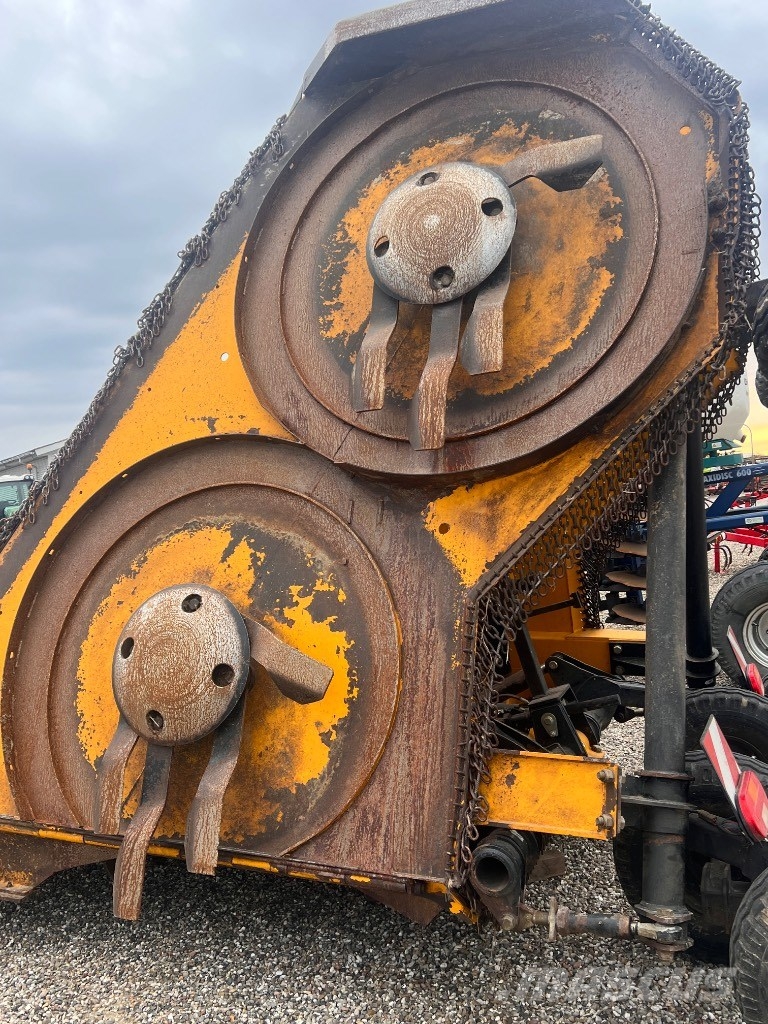 McConnel SR620 جزازات وأغطية المراعي