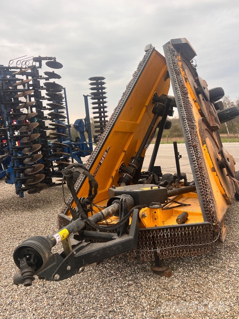 McConnel SR620 جزازات وأغطية المراعي