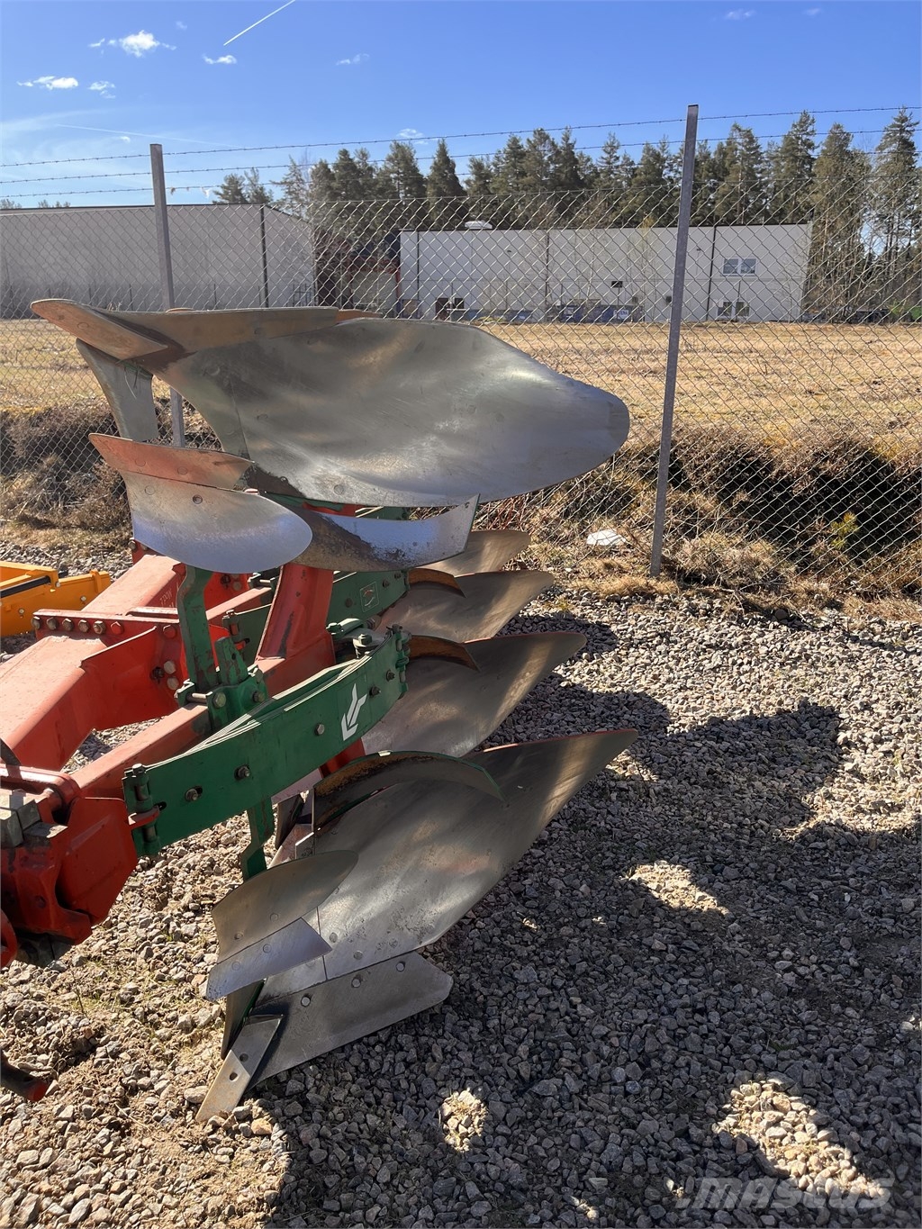 Kverneland MODELL E 4 SKÄR Dvojstranné pluhy
