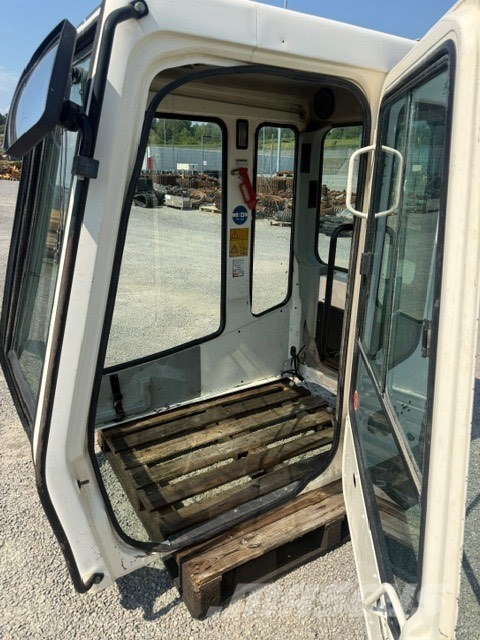 Liebherr USED CAB SERIE B Cabine en interieur