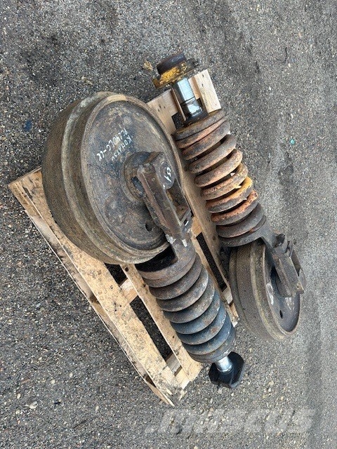Komatsu PC 240 LC-6 USED IDLER Gusenice za građevinarstvo