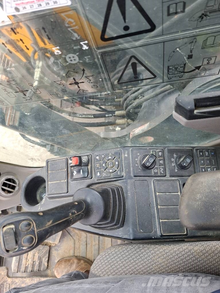 Volvo ECR235EL (+3 Buckets) Rupsgraafmachines