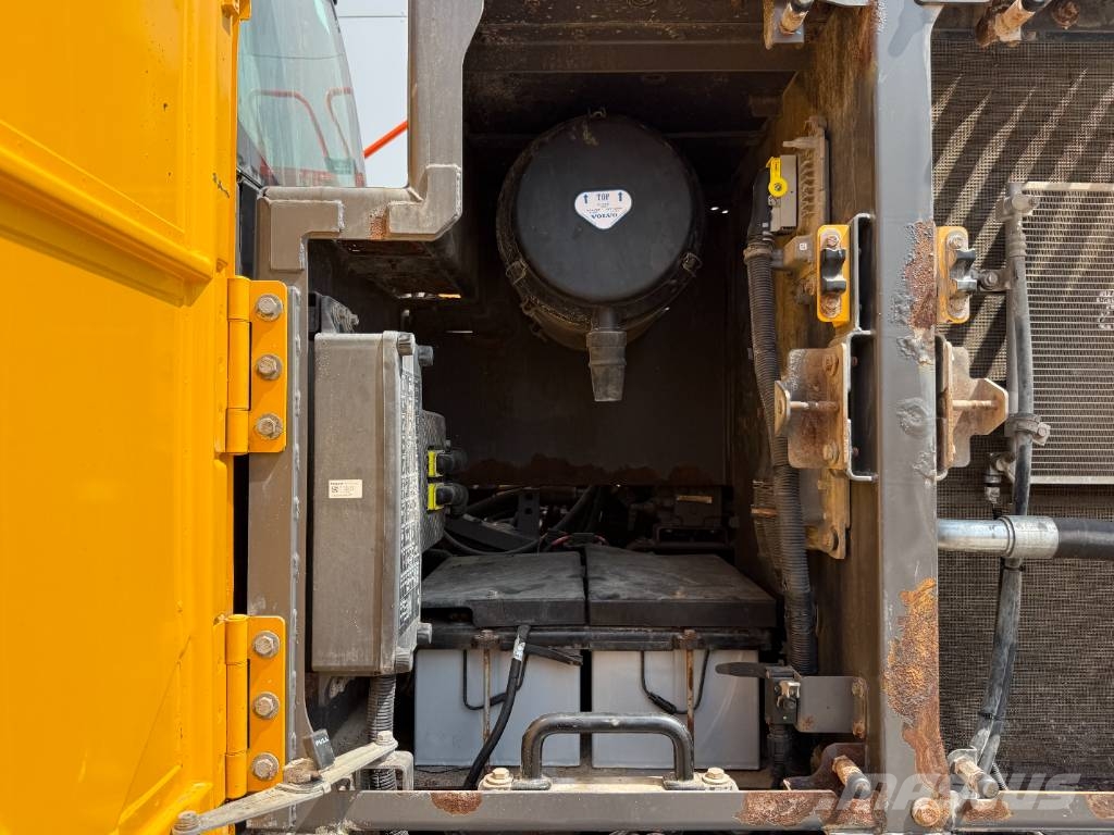 Volvo EC300EL - Hammer Lines / Automatic Greasing Escavadeiras de esteiras