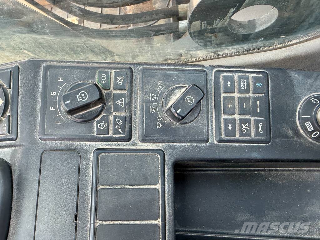 Volvo EC300EL - Hammer Lines / Automatic Greasing Escavadeiras de esteiras