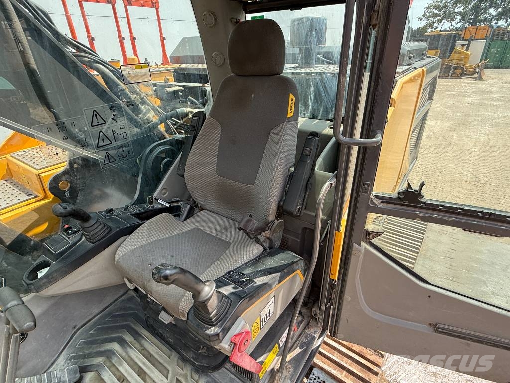 Volvo EC300EL - Hammer Lines / Automatic Greasing Escavadeiras de esteiras