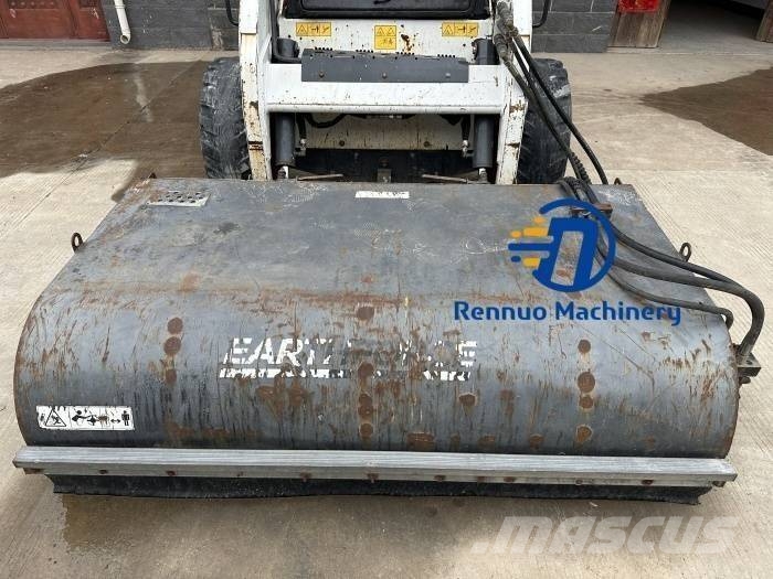 Bobcat S18  스키드로더