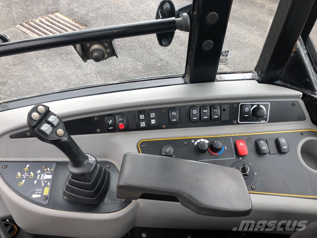 JCB TM220 Telehandlers for agriculture