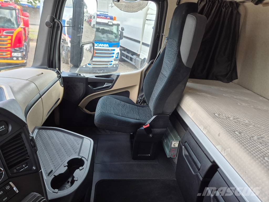 Mercedes-Benz Actros 2553 L 6x2/4 // Silotruck 27.000 liter// Camiones cisterna