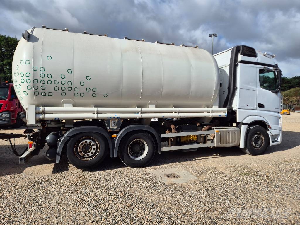 Mercedes-Benz Actros 2553 L 6x2/4 // Silotruck 27.000 liter// Camiones cisterna